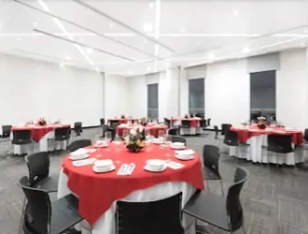 Ramada Encore Hotel 3*