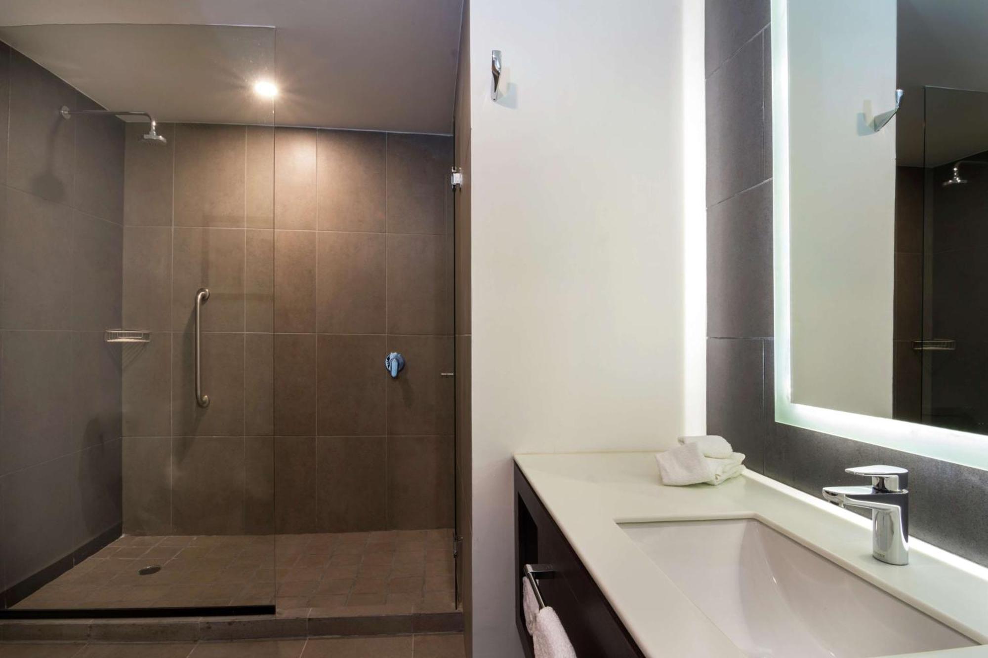 Hotel Hampton By Hilton 3*