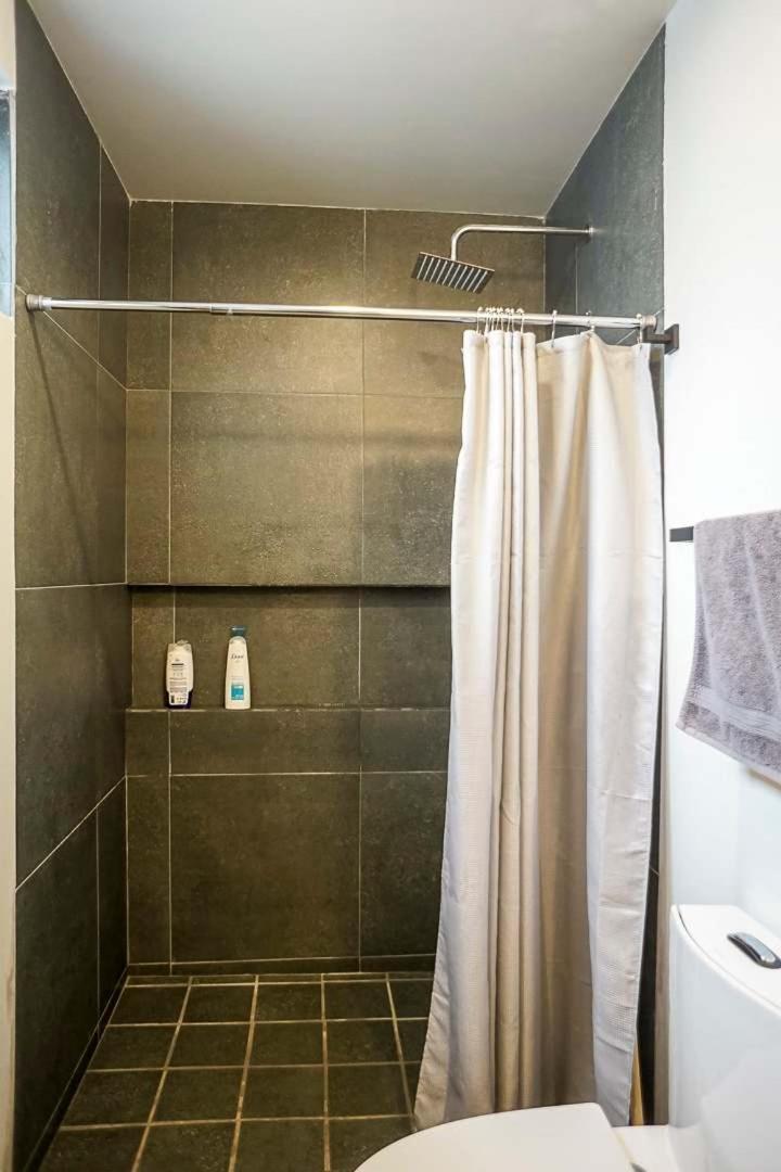 Apartamento Modern 1br With Smart Access & Parking
