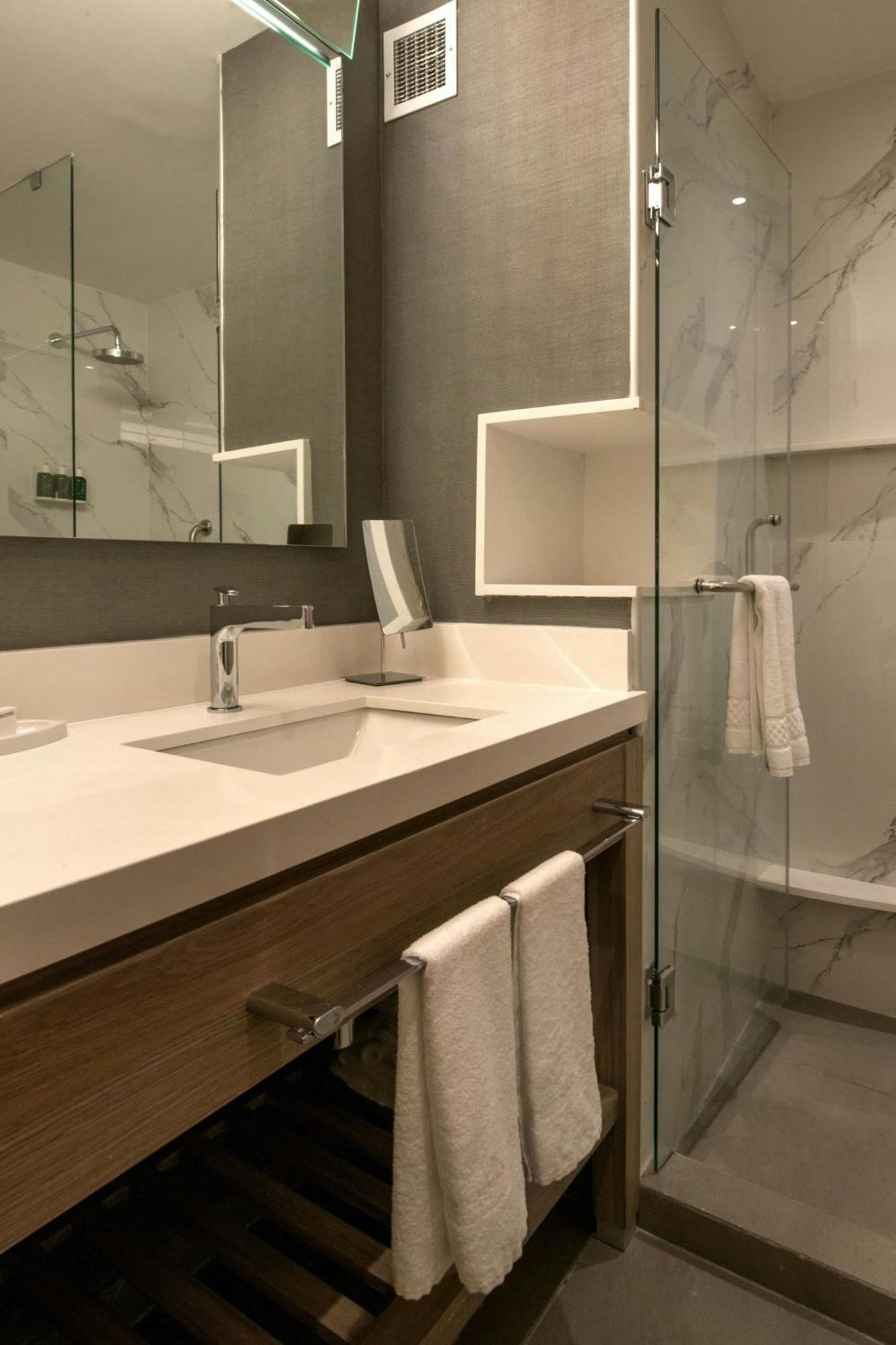 Courtyard By Marriott San Luis Potosi, Lagos 4*