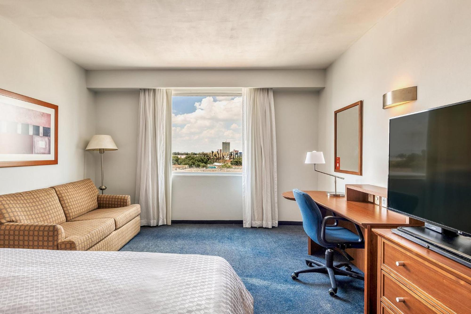 Fiesta Express Oriente Hotel 4*
