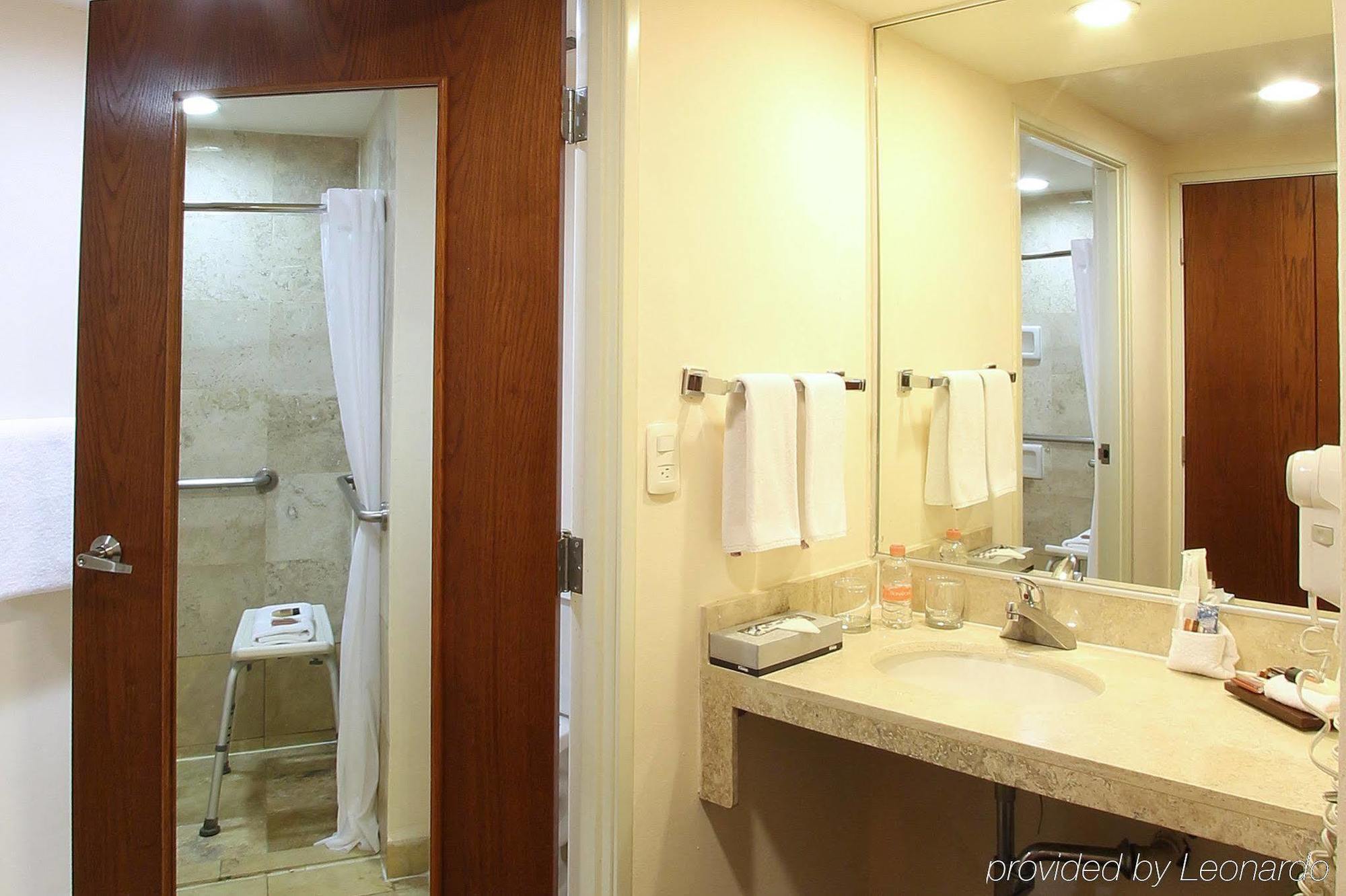 Fiesta Express Oriente Hotel 4*
