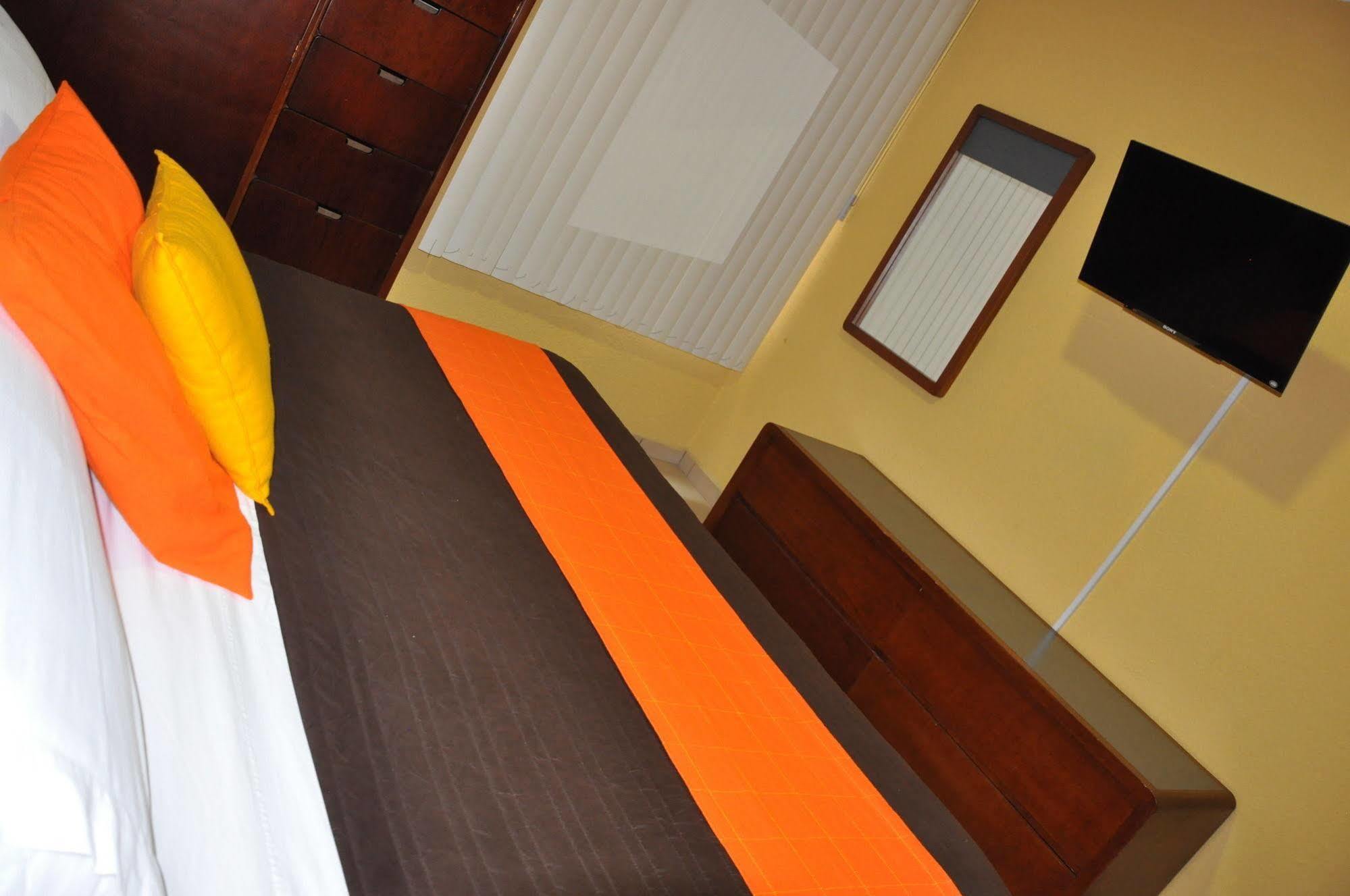 Hotel Santa Lucia Del Bosque 3*