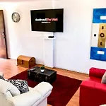 Lovely And Spacious Apartment Next To The Park