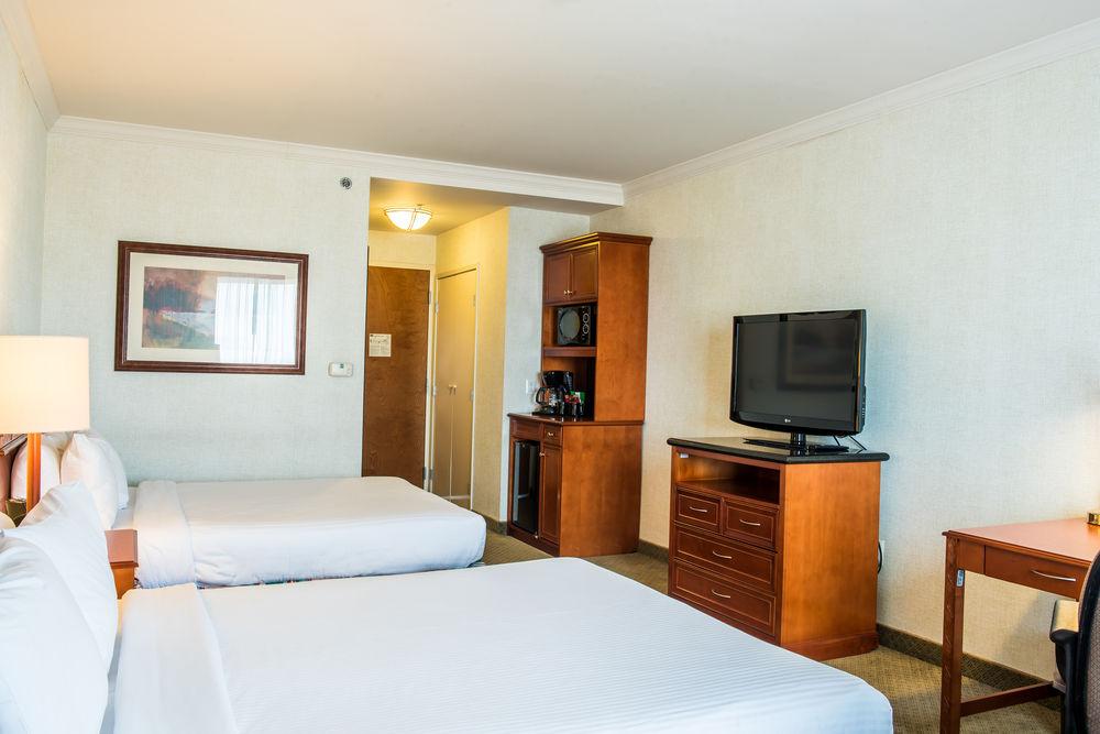 Courtyard By Marriott Hotel