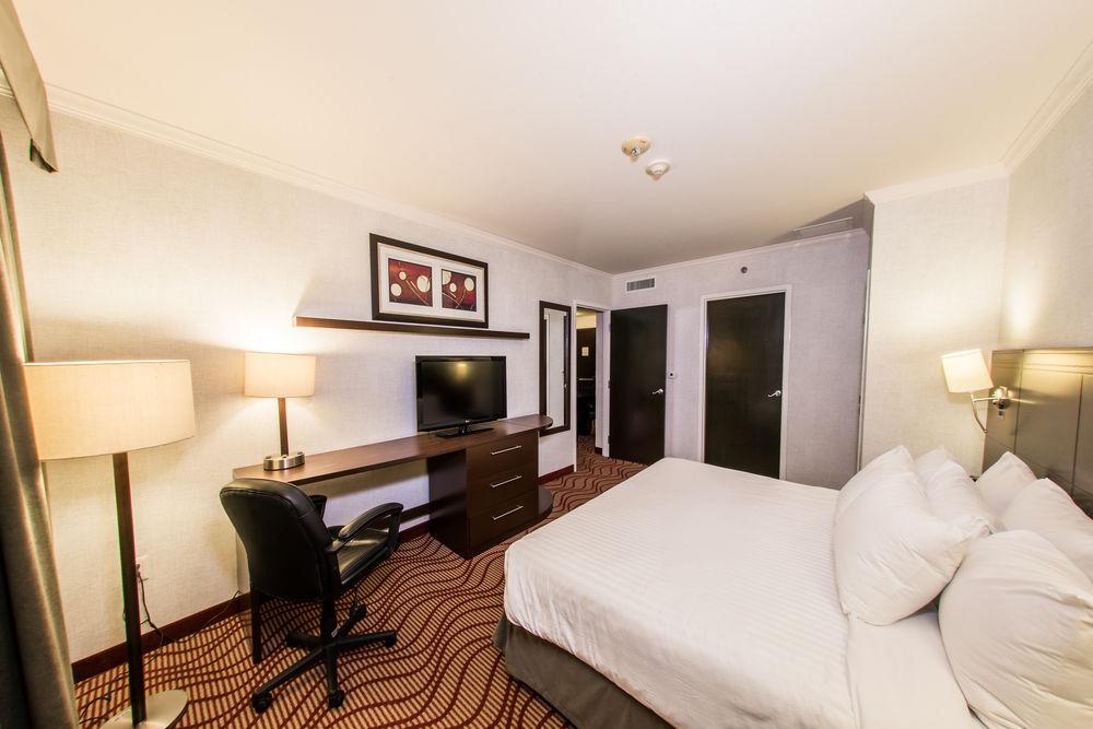 Courtyard By Marriott Hotel