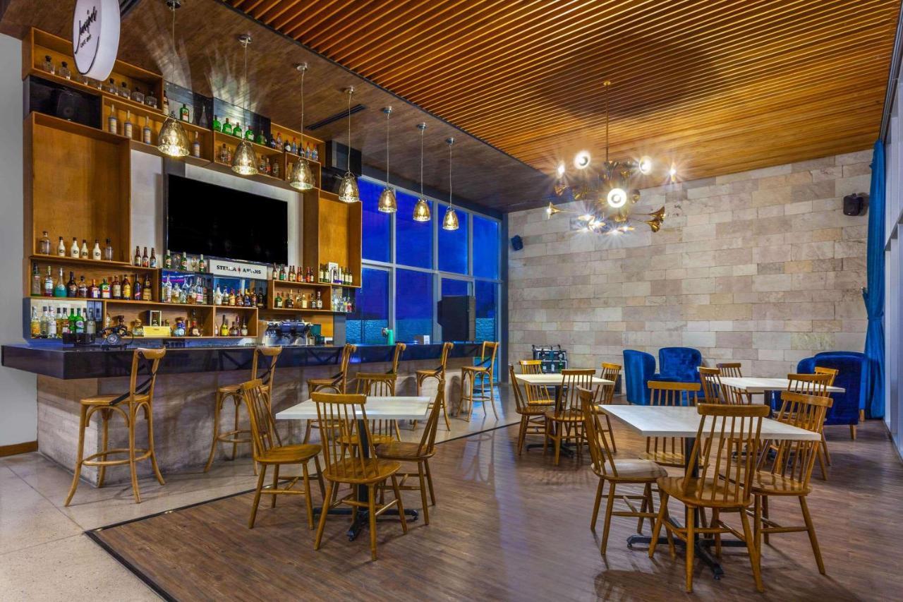 Hotel Tryp By Wyndham 4*