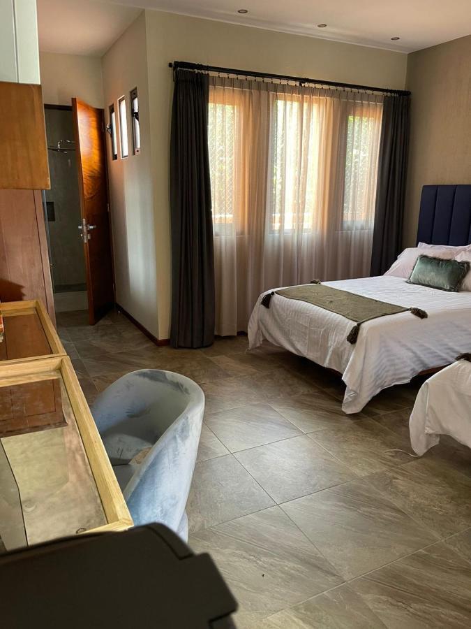 Arista 1026 Hotel *