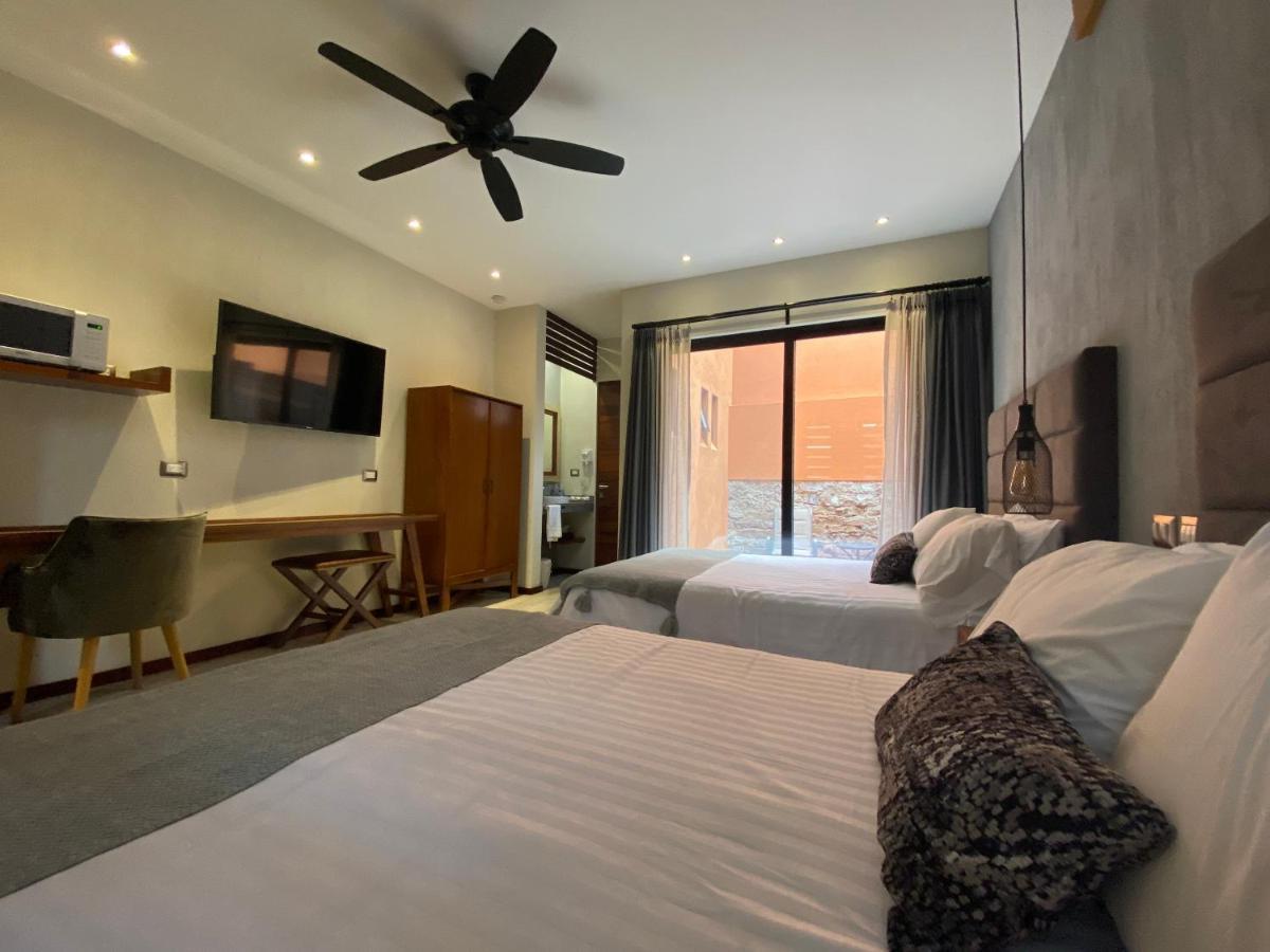 Arista 1026 Hotel *