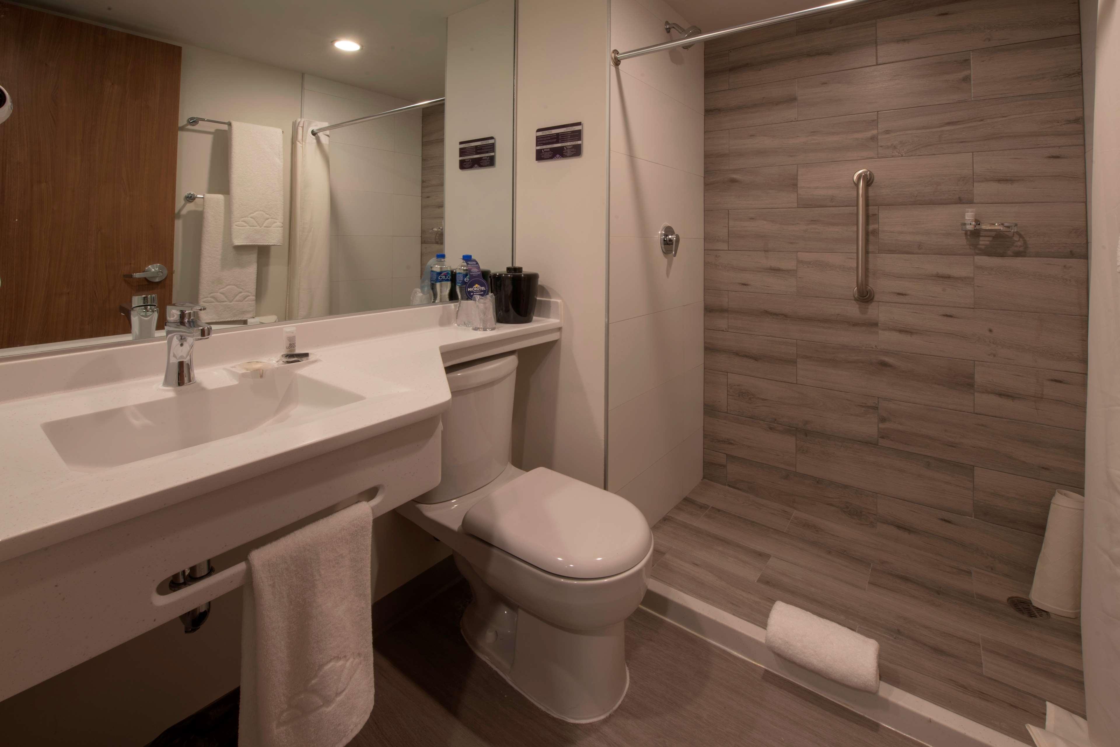 Hotel Microtel & By Wyndham