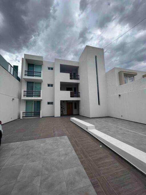 Lujoso Departamento Lomas 3 Apartamento