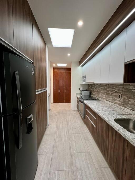 Lujoso Departamento Lomas 3 *