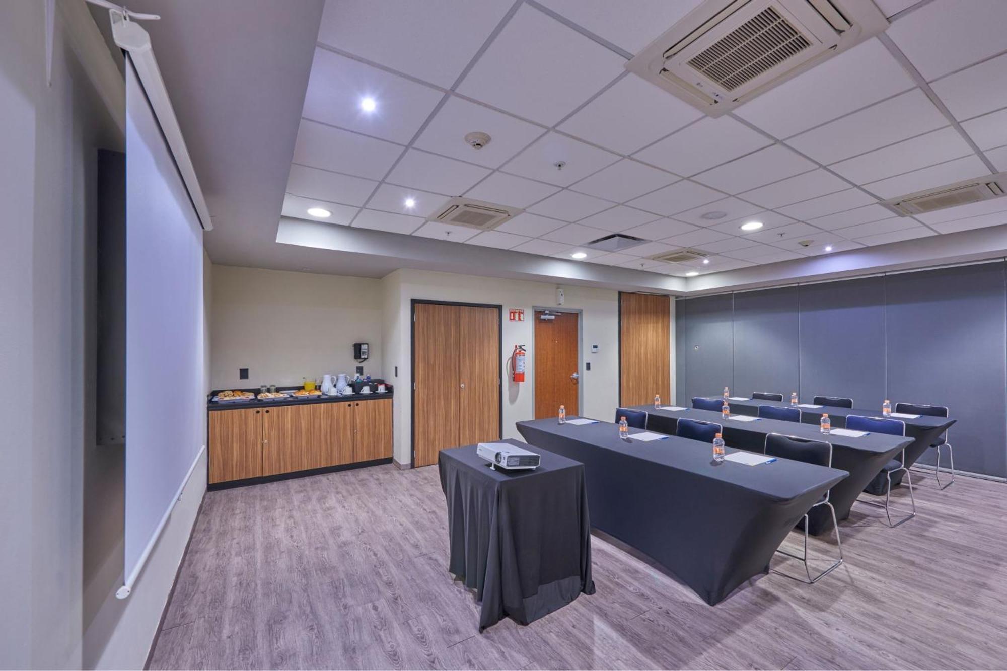 Express By Marriott Zona Universitaria Hotel 4*