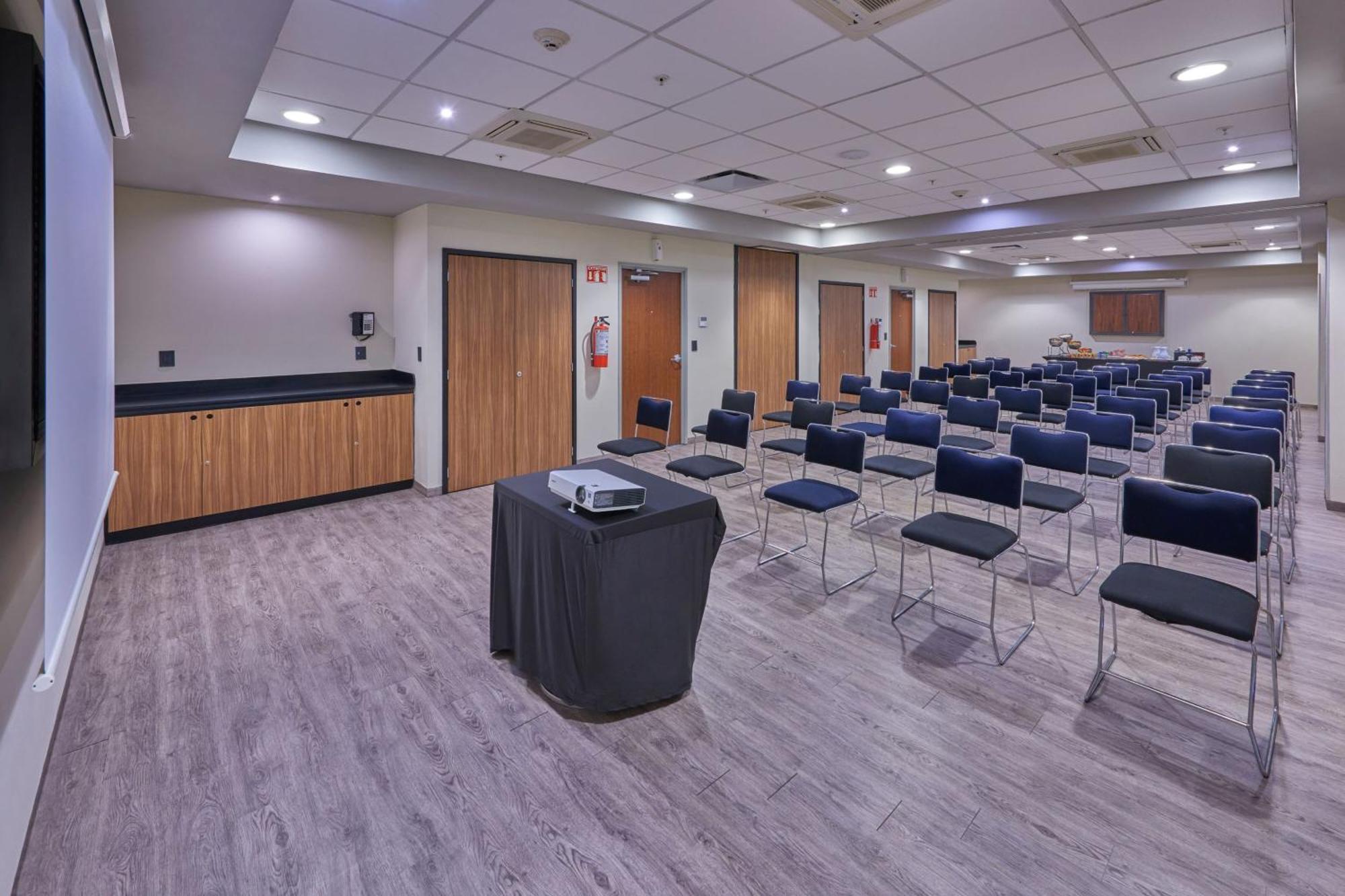 Express By Marriott Zona Universitaria Hotel 4*