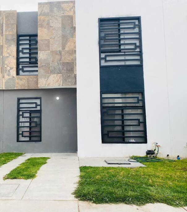 Comoda Casa Cerca De Soledad-aeropuerto Apartamento