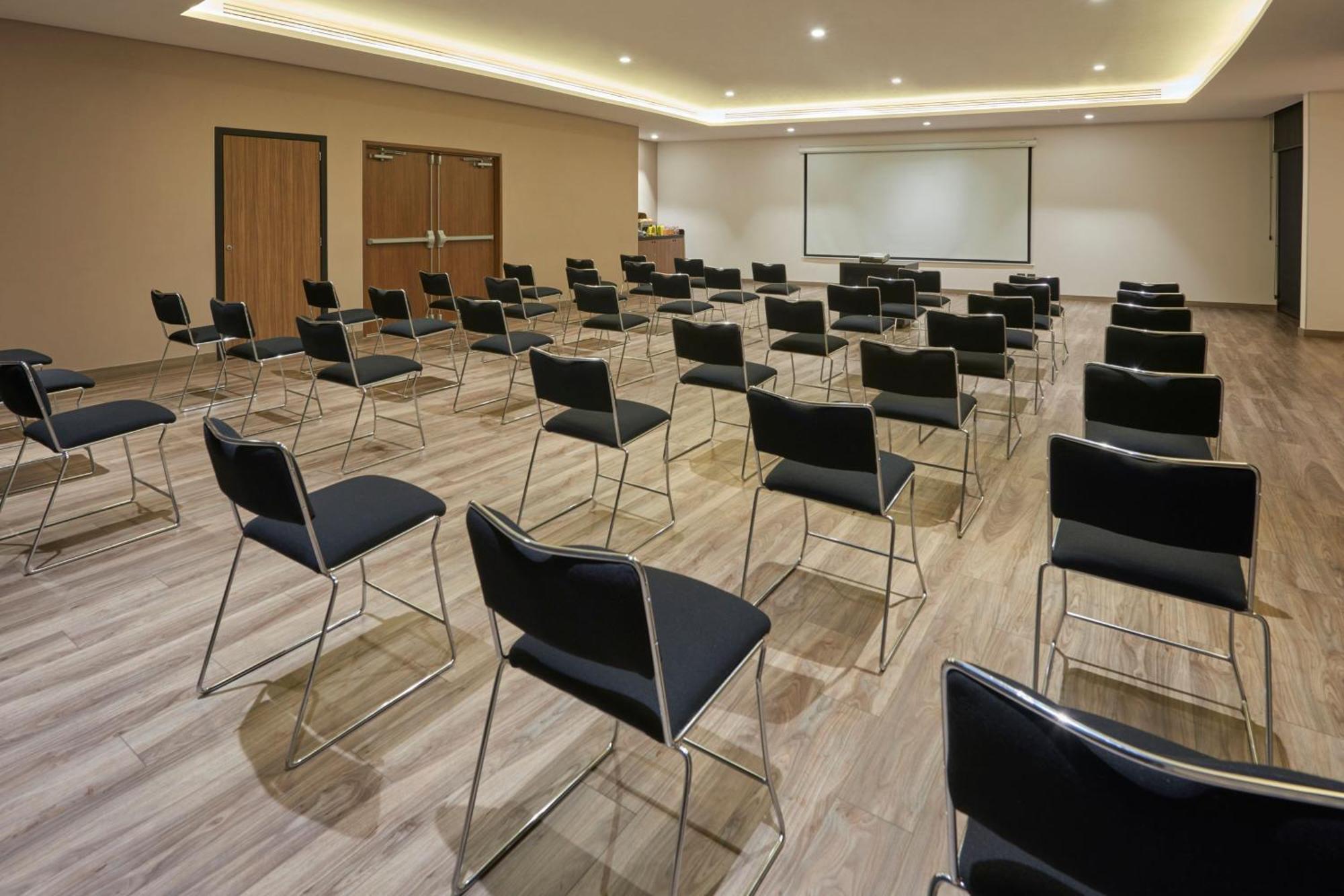 Express By Marriott Hotel 4*