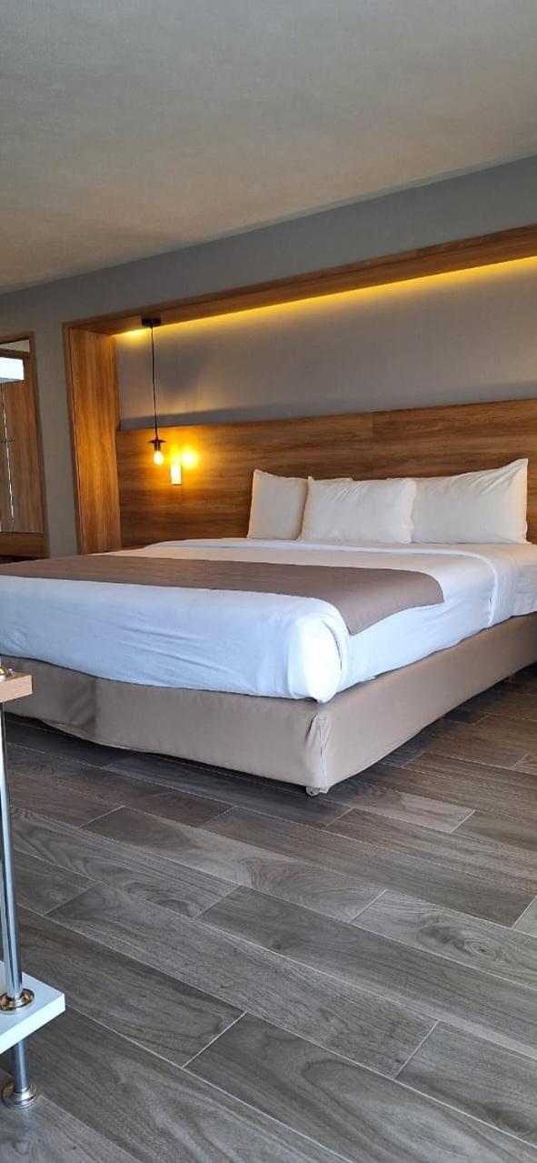 La Y Hotel