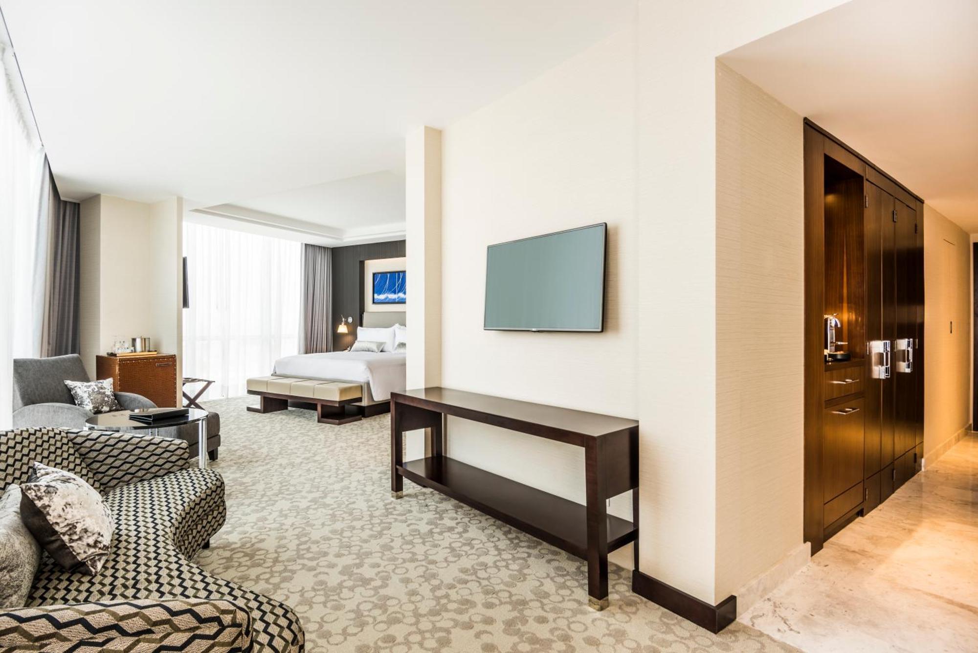 Hyatt Regency Hotel 5*