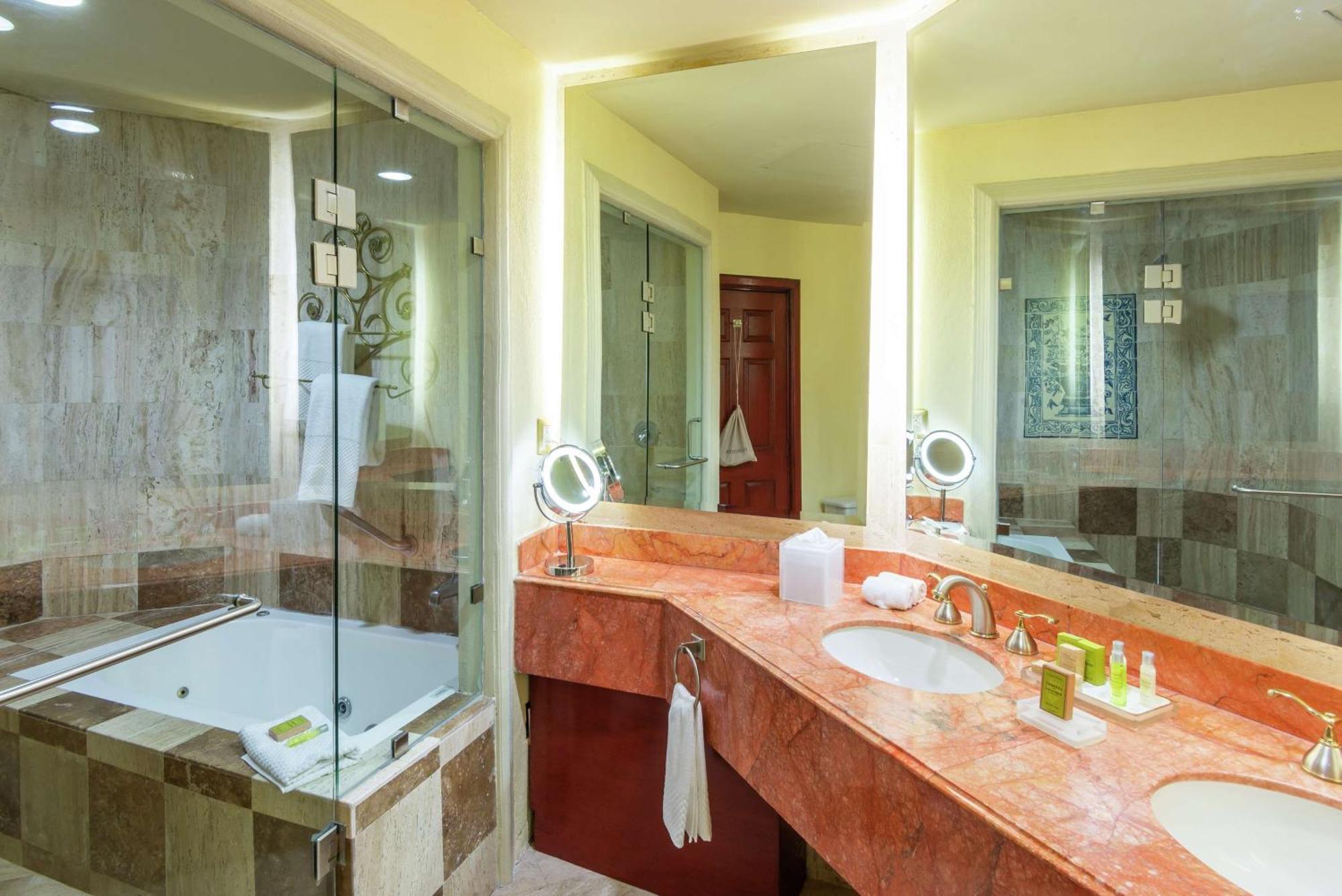 Hilton Hotel 4*
