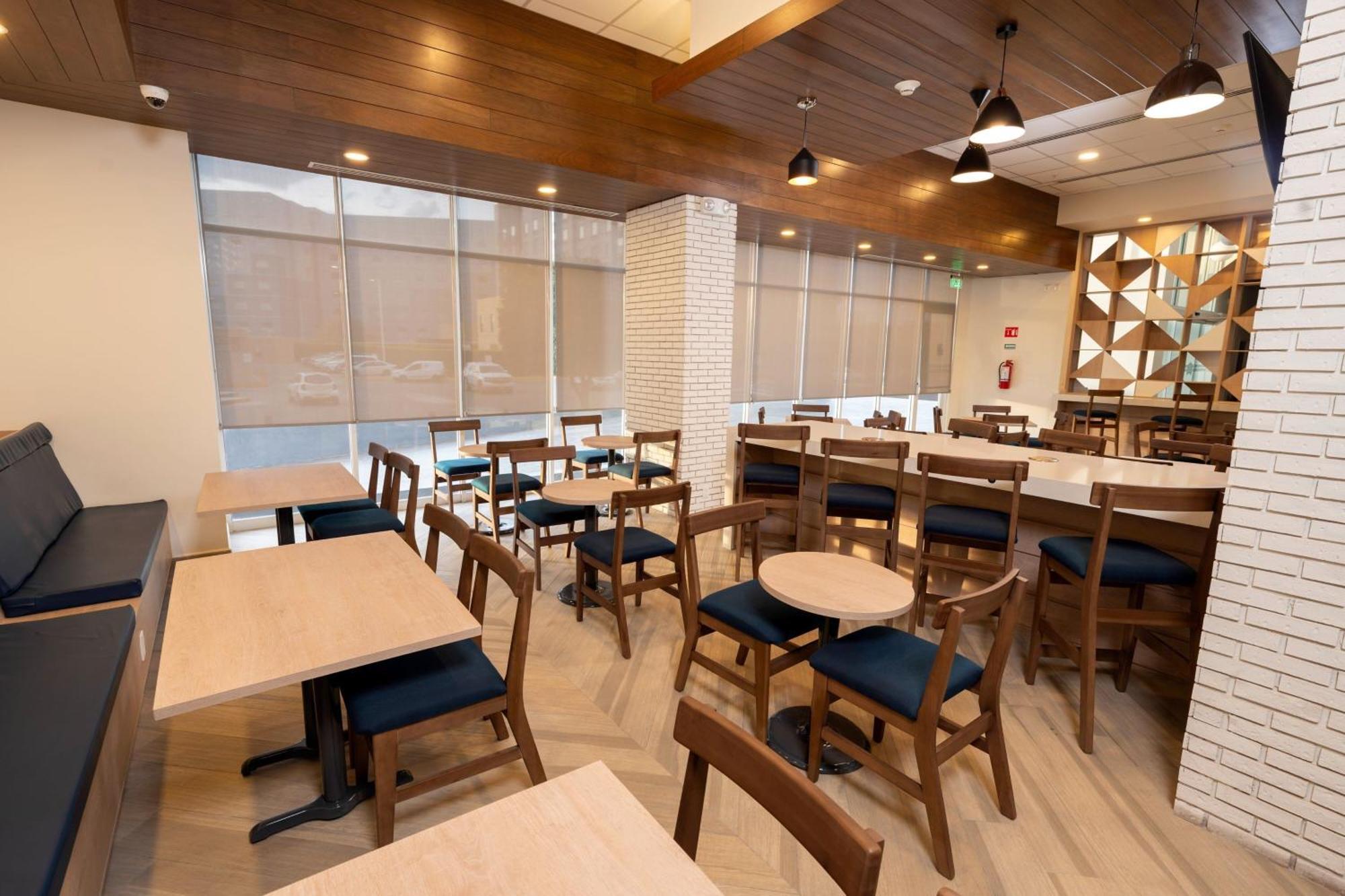 Fairfield By Marriott & 3*