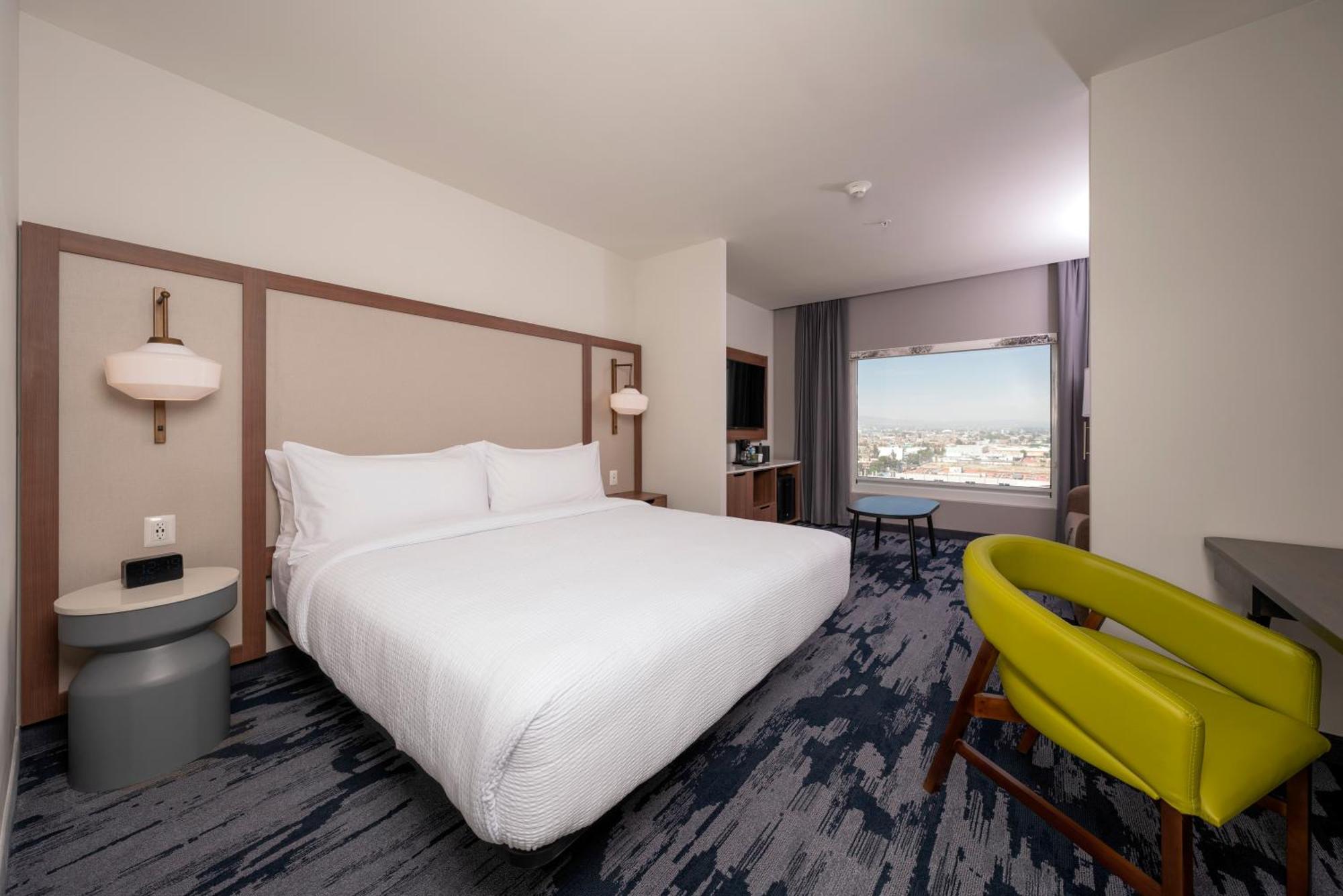 Fairfield By Marriott & 3*