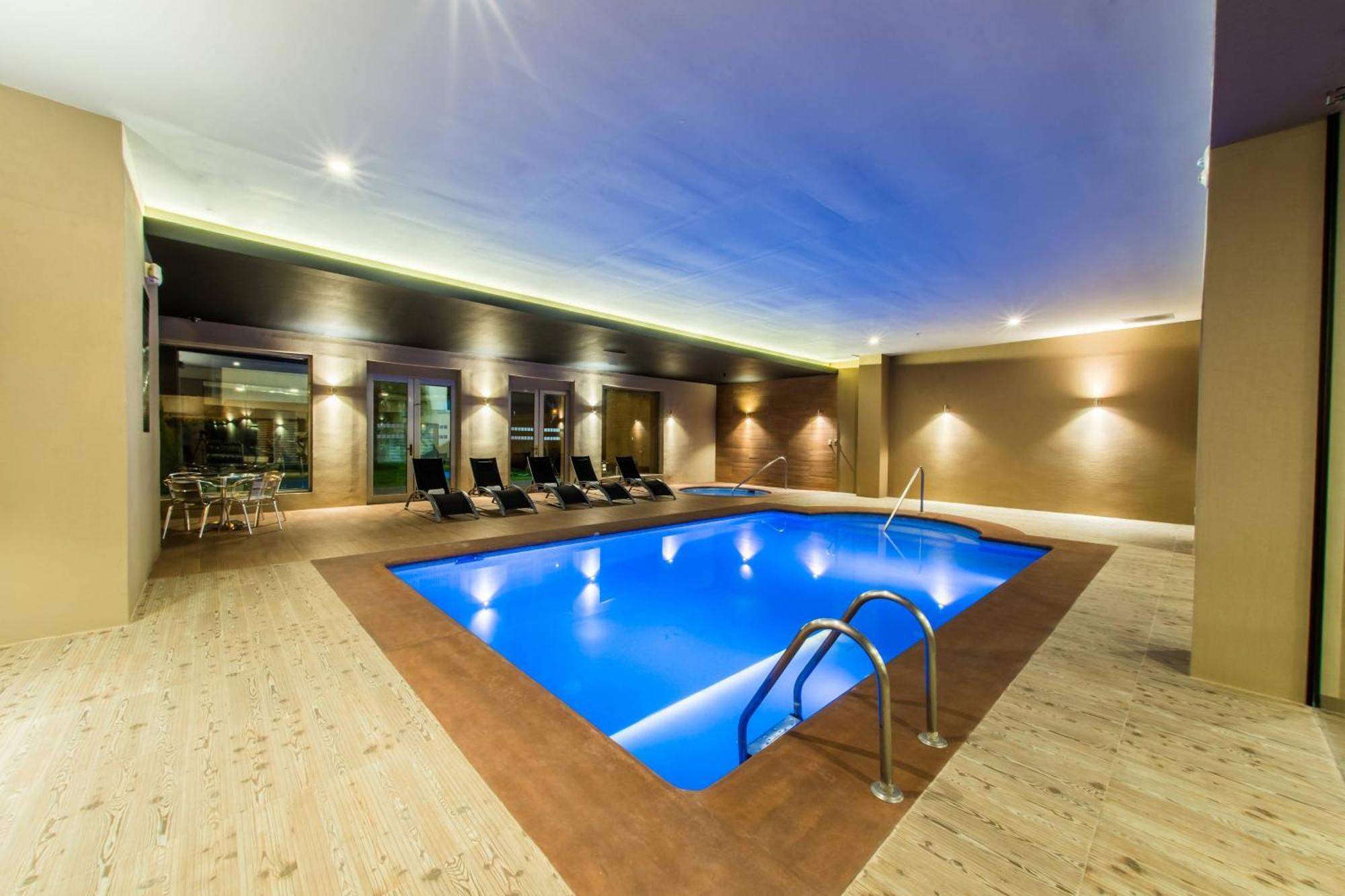 Courtyard By Marriott Hotel