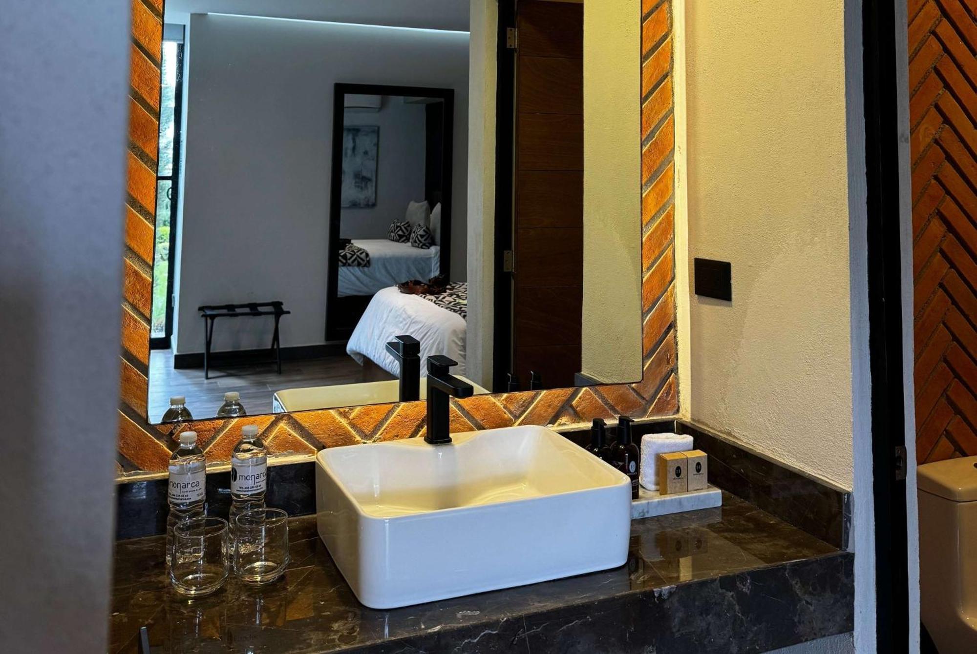Esplendor By Wyndham Monarca Hotel