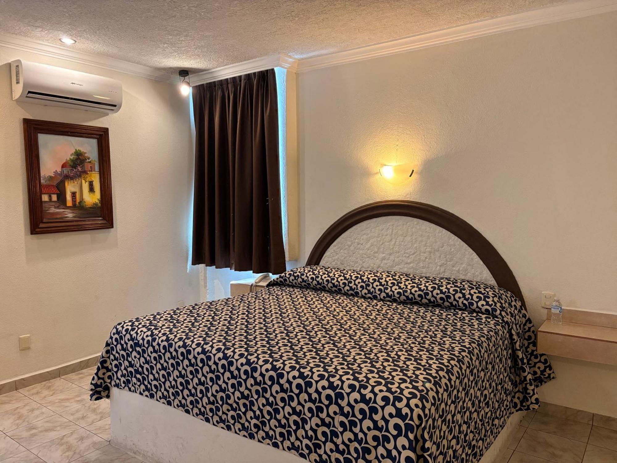 Tampico Hotel *