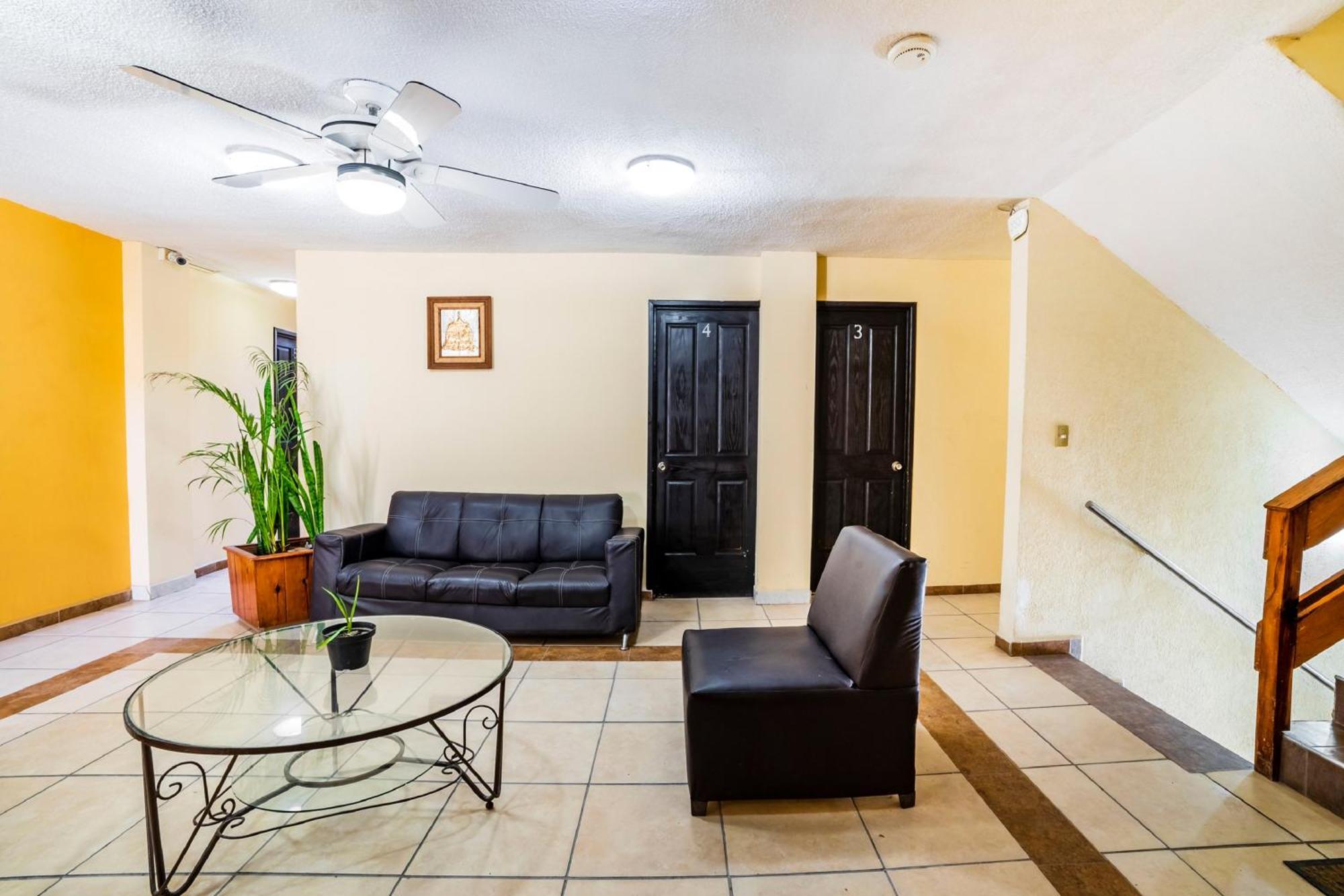 Oyo Bugambilia, Hotel 2*
