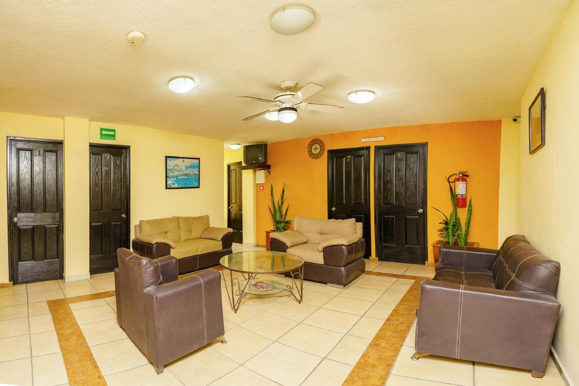 Oyo Bugambilia, Hotel San Luis Potosi
