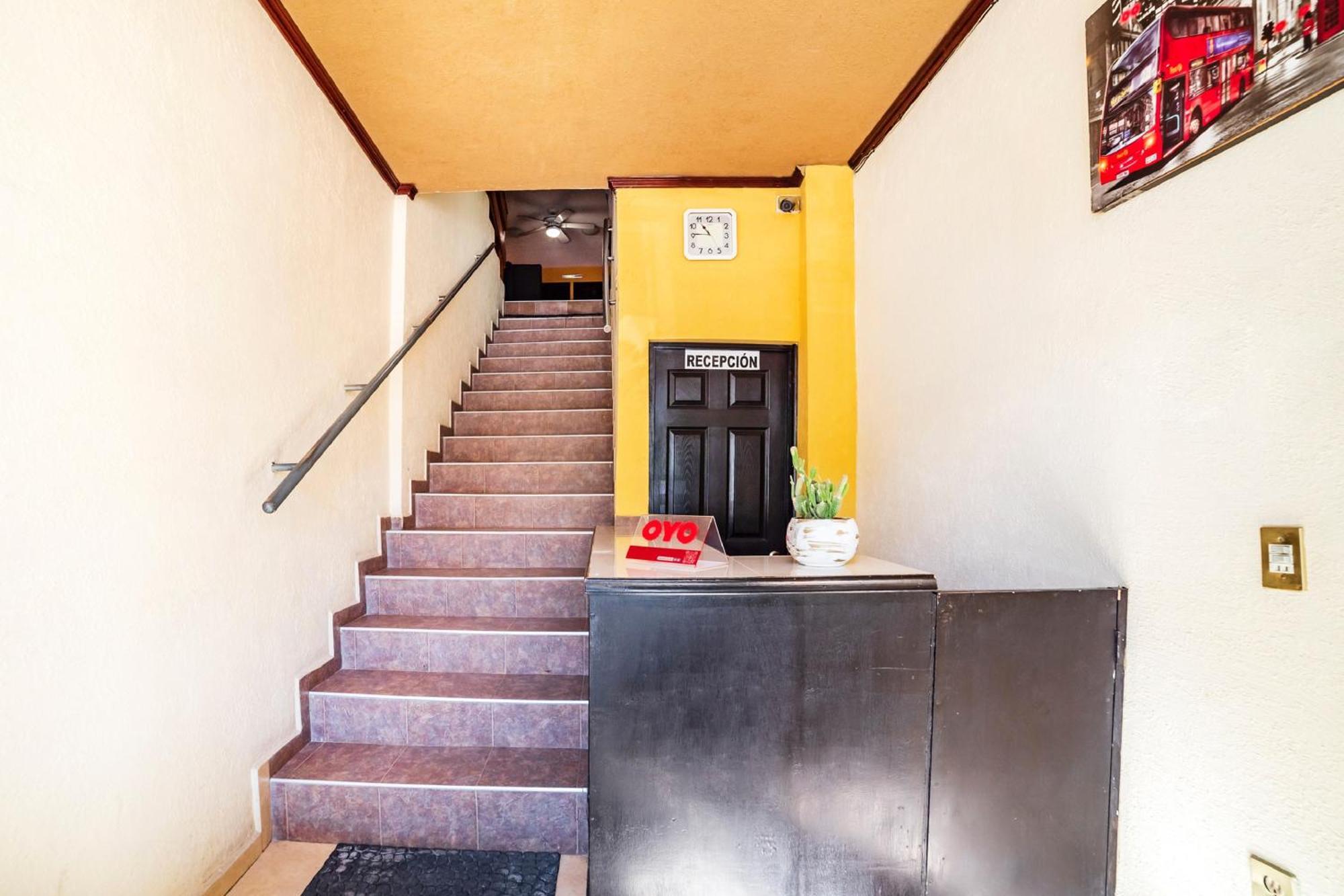 Oyo Bugambilia, Hotel