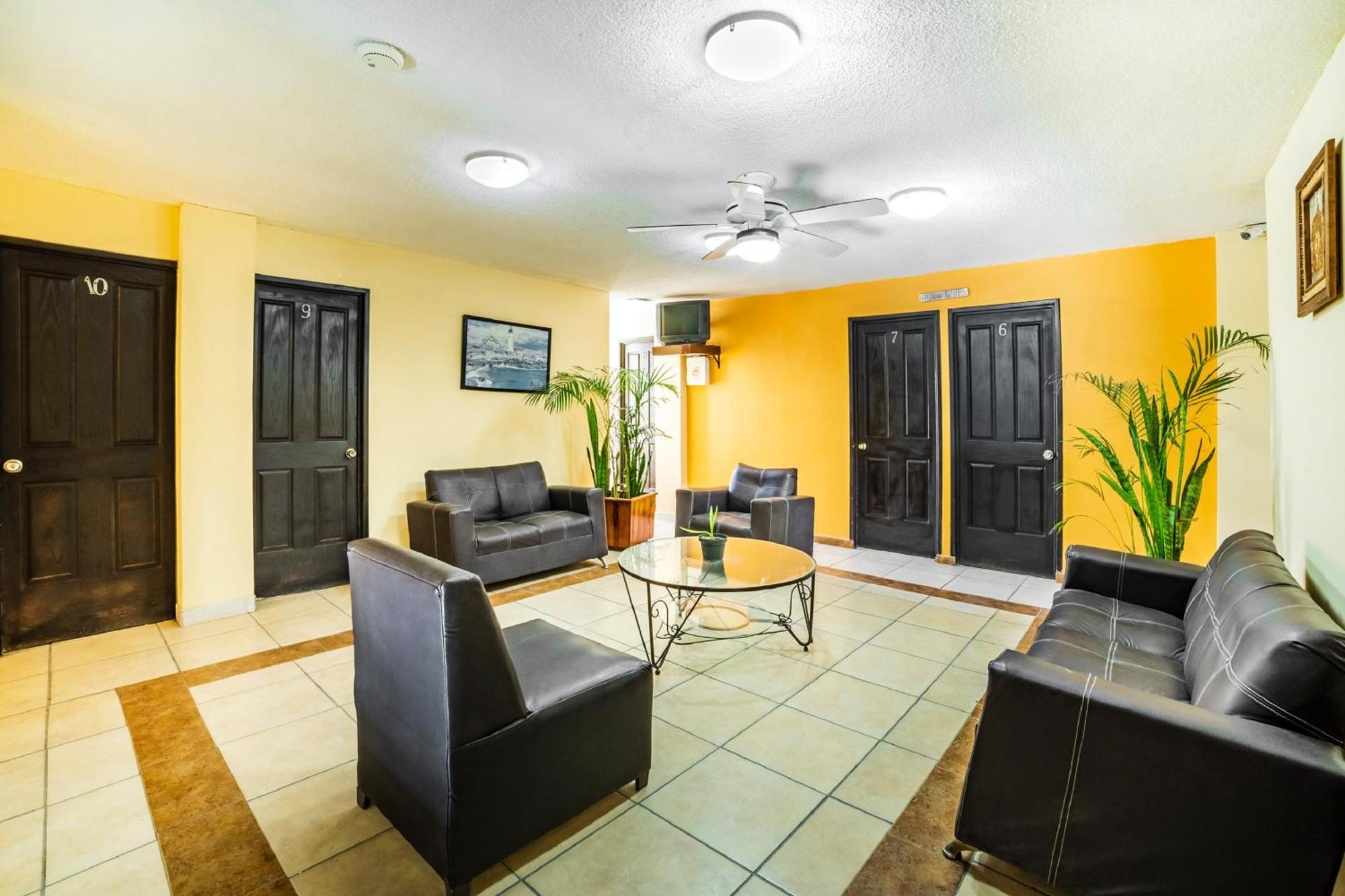 Hotel Oyo Bugambilia,