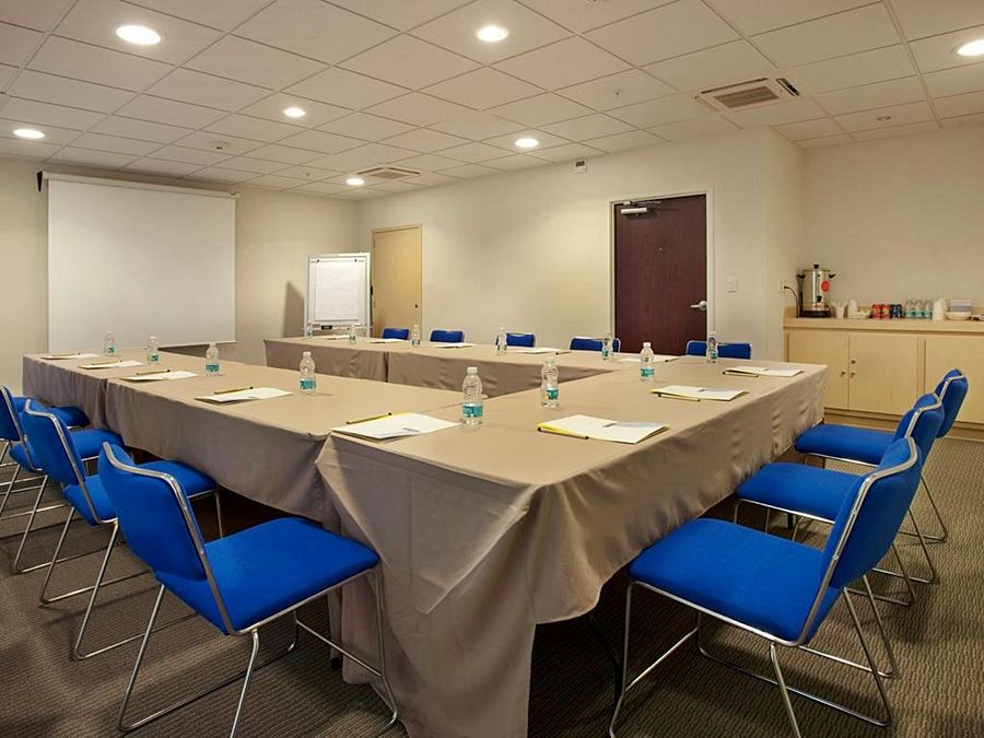 Hotel Express By Marriott Zona Universitaria 4*