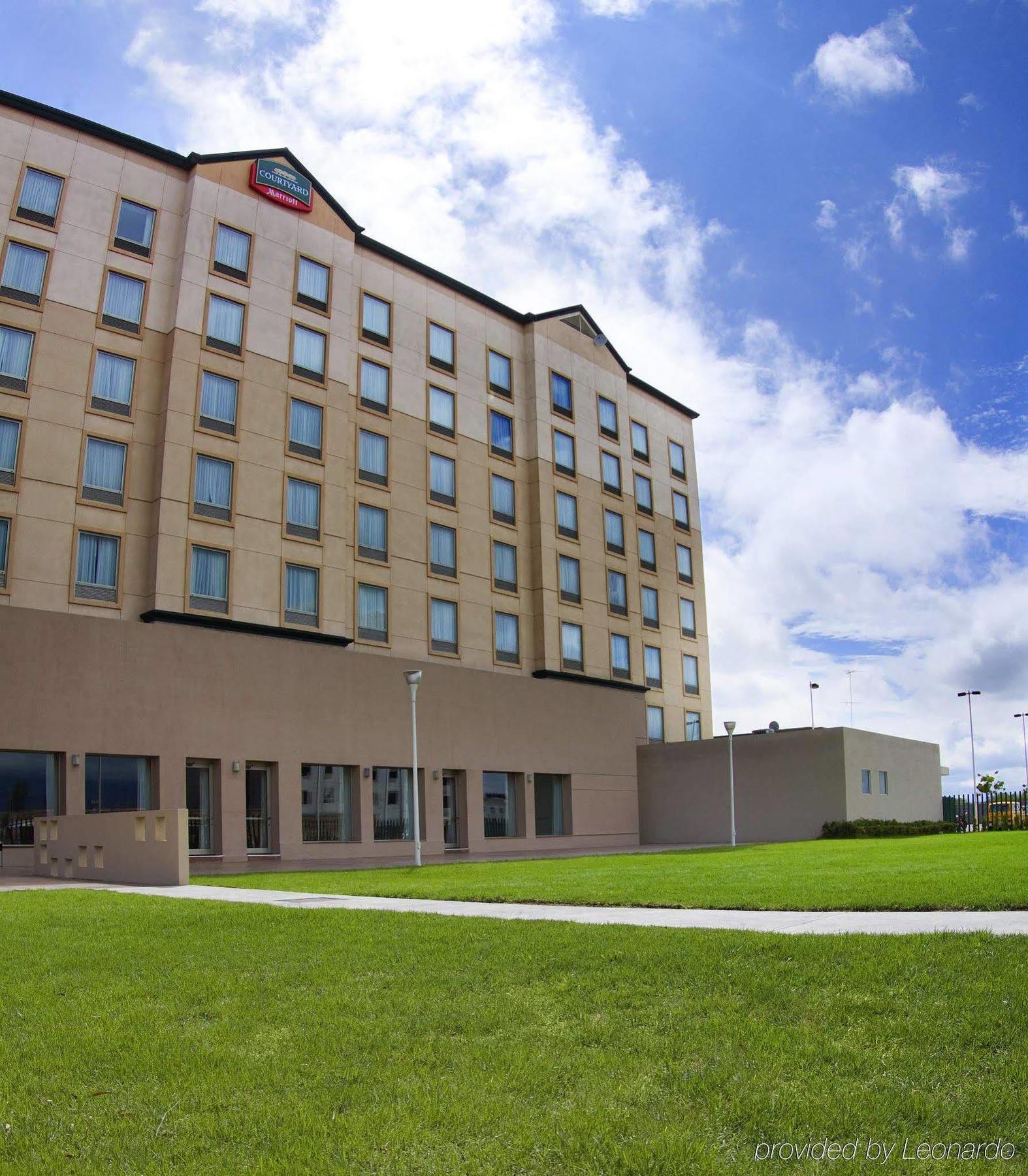 Courtyard By Marriott Hotel