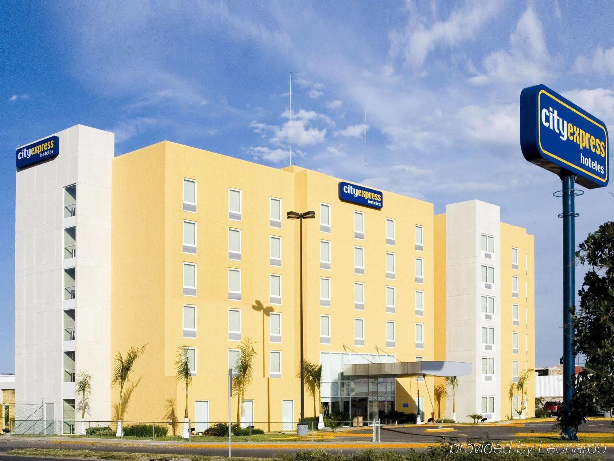 Hotel Express By Marriott Zona Universitaria 4*
