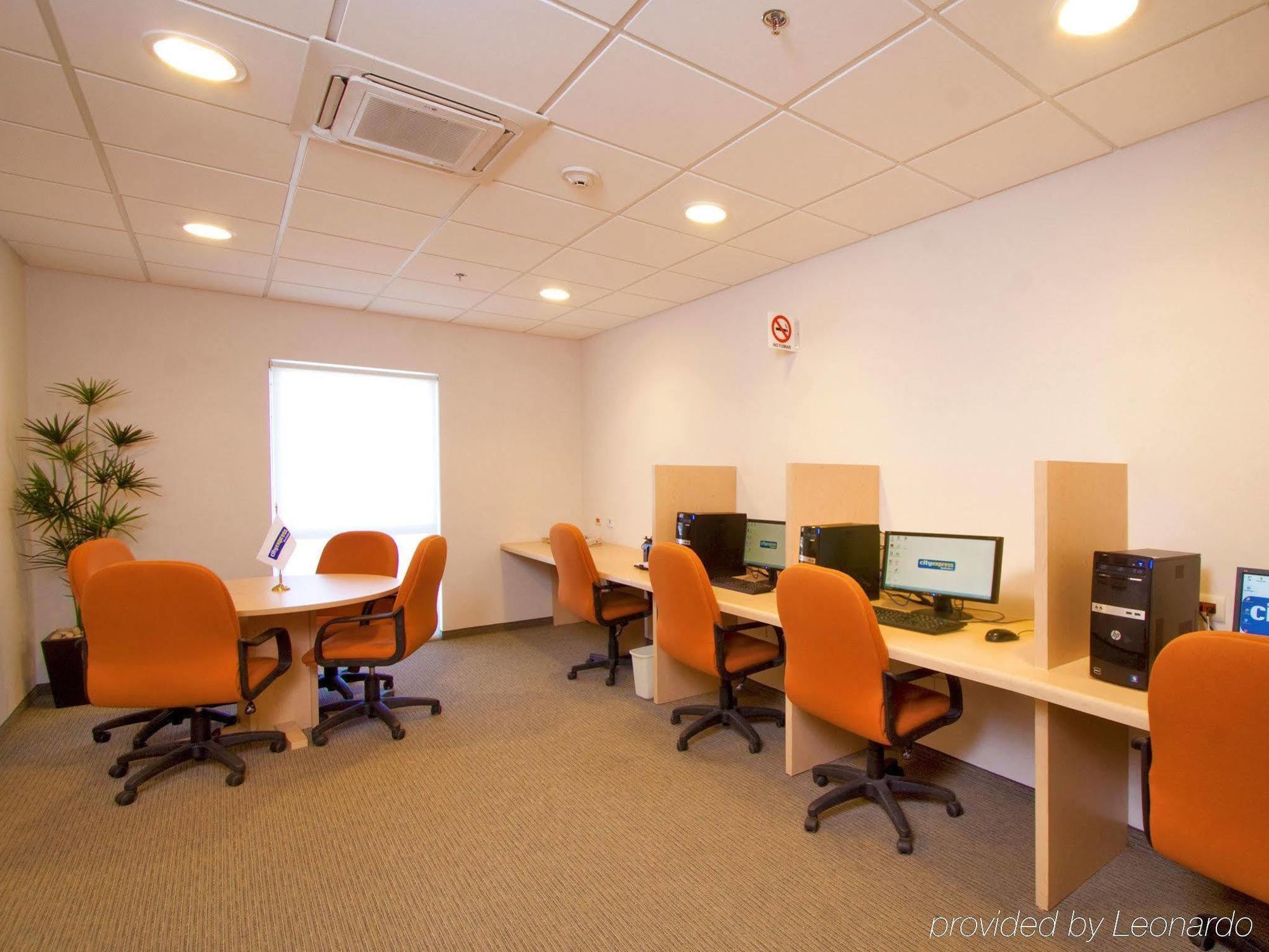 Express By Marriott Zona Universitaria Hotel 4*