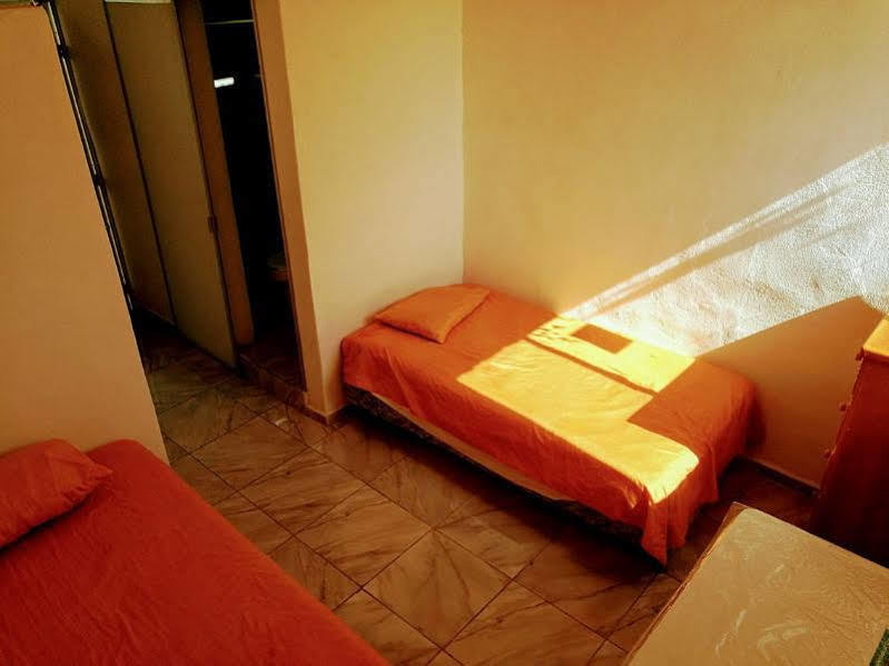 Ejecutivas Kenzi Apartamento *