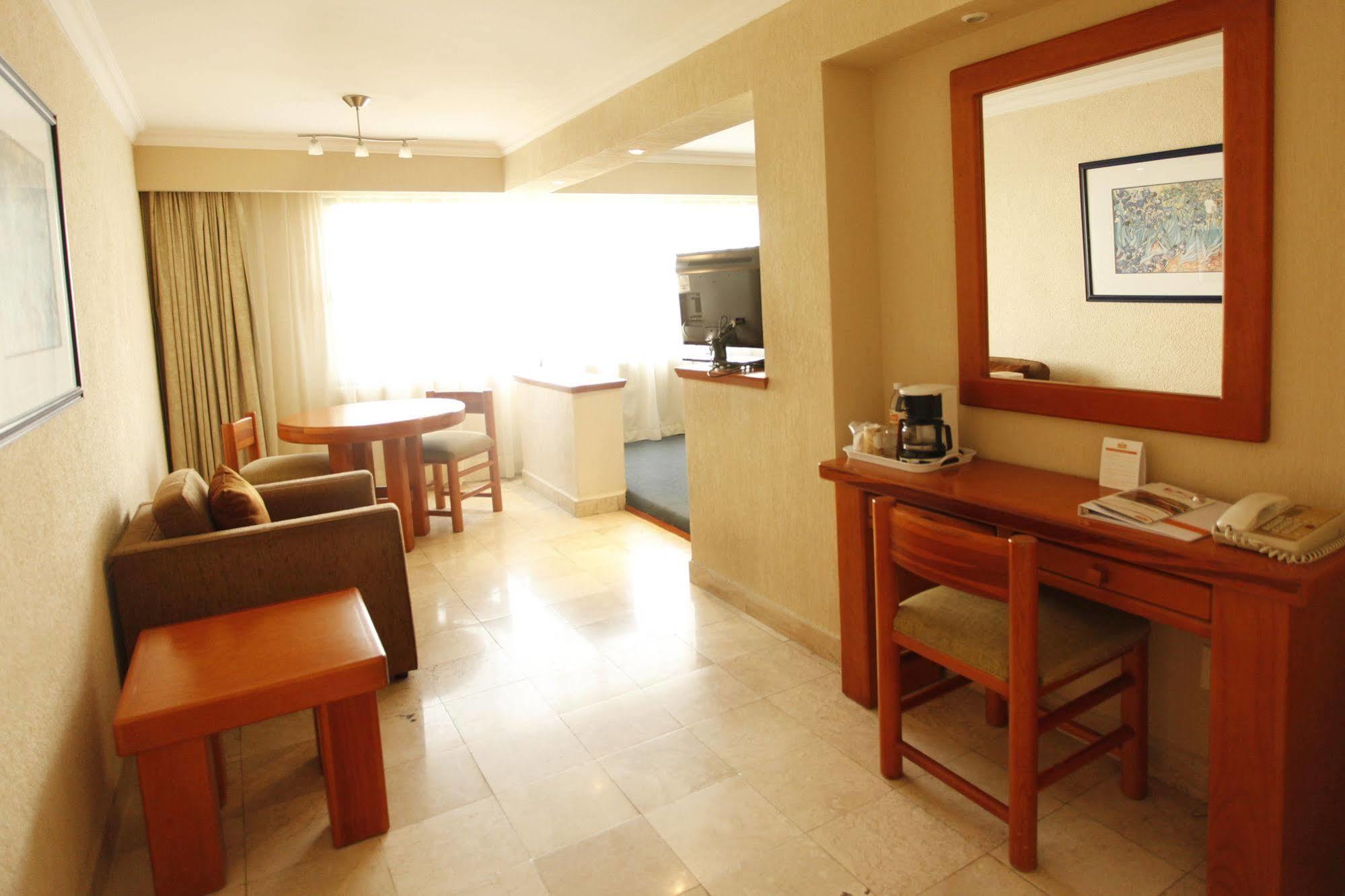 La Y Hotel San Luis Potosí