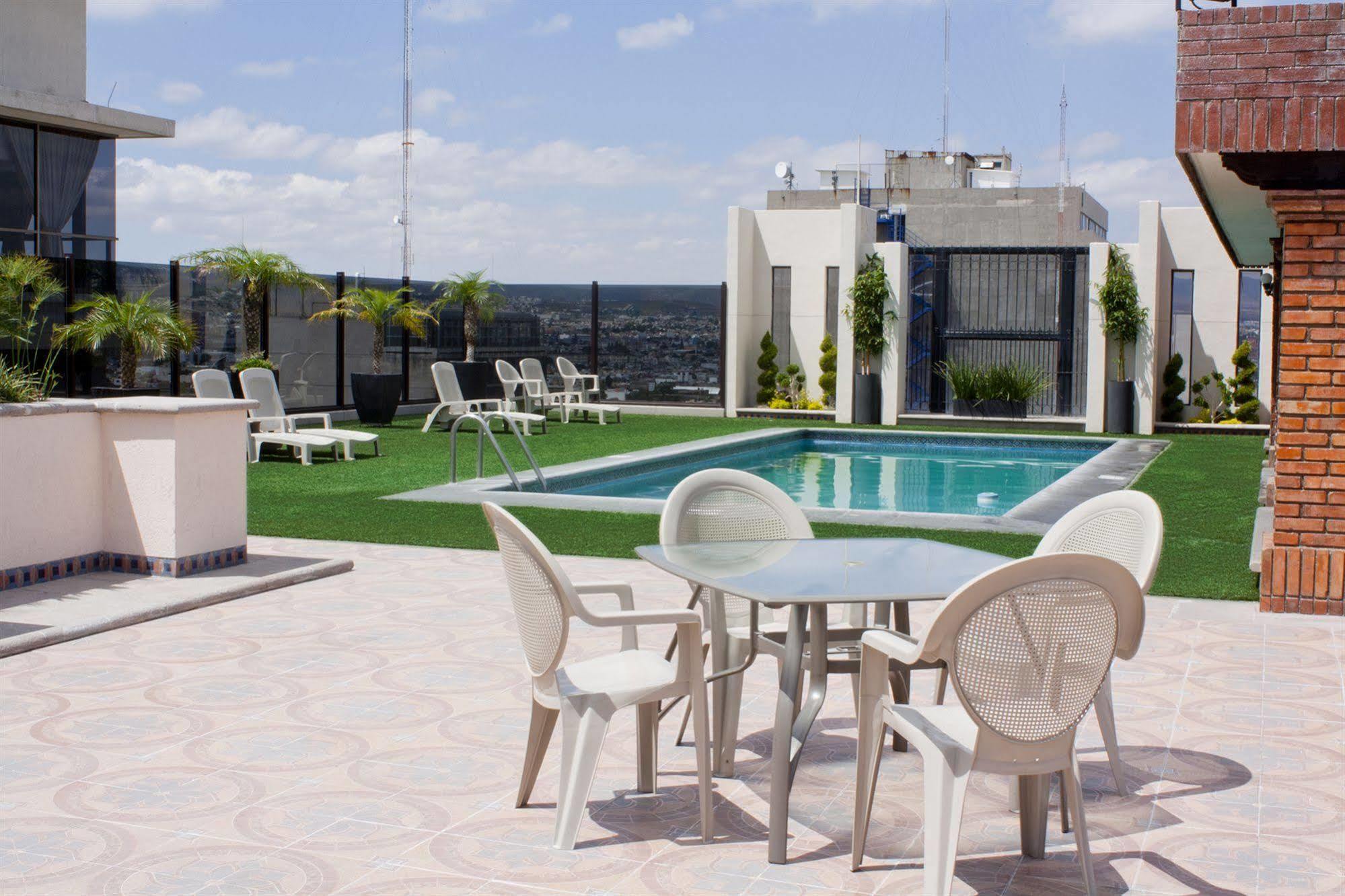Real Plaza Hotel 4*
